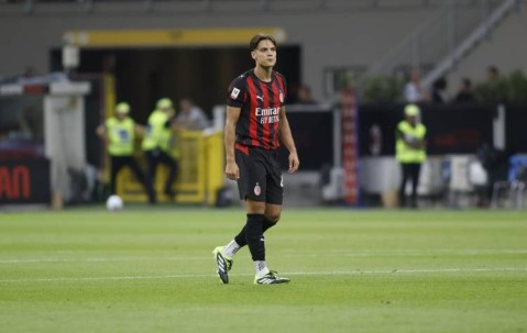 壹号-今晚AC米兰备战西甲，绝杀压哨细节流出，引发热议，纪律约束更严格(ac米兰最新消息)
