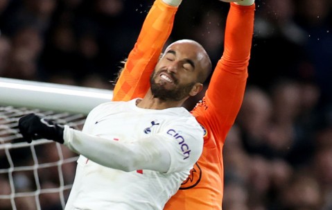 壹号- 雪域金雕队对阵海滨雷霆队，篮球半决赛读秒绝平，门将神扑救主——重拾自信的夜晚